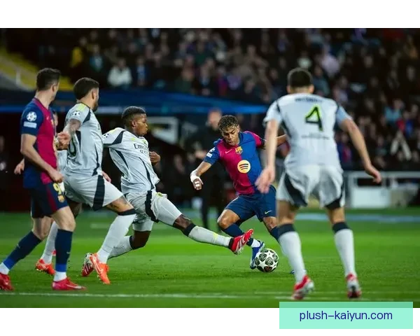 西甲豪门巴萨与皇马的巅峰对决即将来袭，备受期待的冠军争夺战。