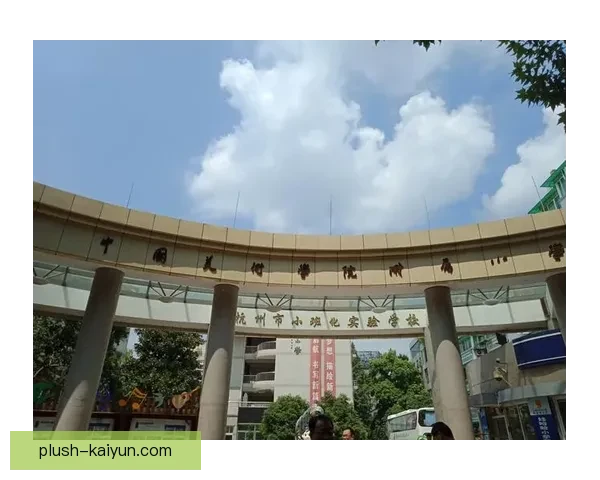 诺伊尔传球成功率持续提升，展现出稳定的表现与领导能力