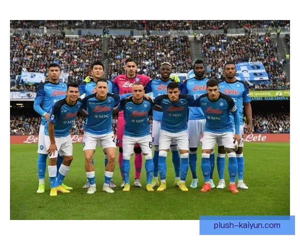 瓦拉内防守站位稳定，为球队提供坚实后盾，状态值得关注